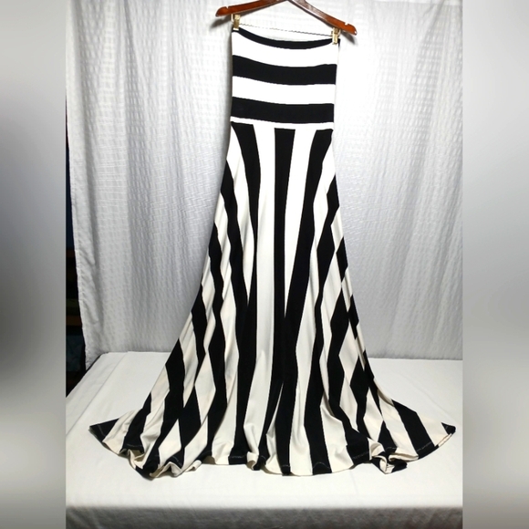 Boston Proper Strapless Bold Stripe Maxi Dress. Size M NWT - Picture 1 of 8